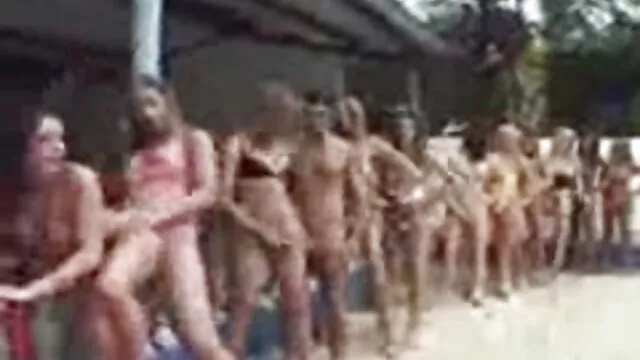 جميلة افلام اباحيه سكس اجنبي في المسبح